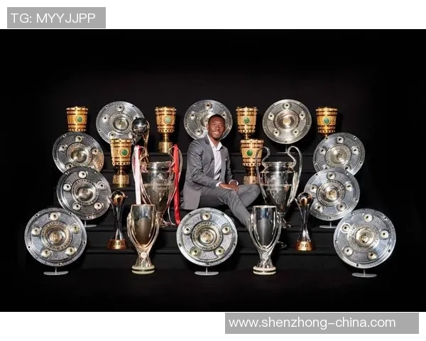 足球明星荣耀时刻精彩瞬间奖杯合影展现无与伦比的足球魅力与成就