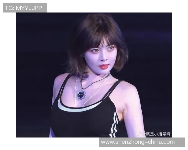 金泫雅：足球场上的璀璨明星与时尚偶像的完美结合